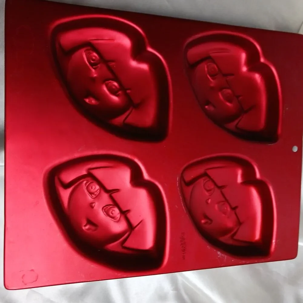 VINTAGE WILTON DORA MINI TREAT CAKE PAN